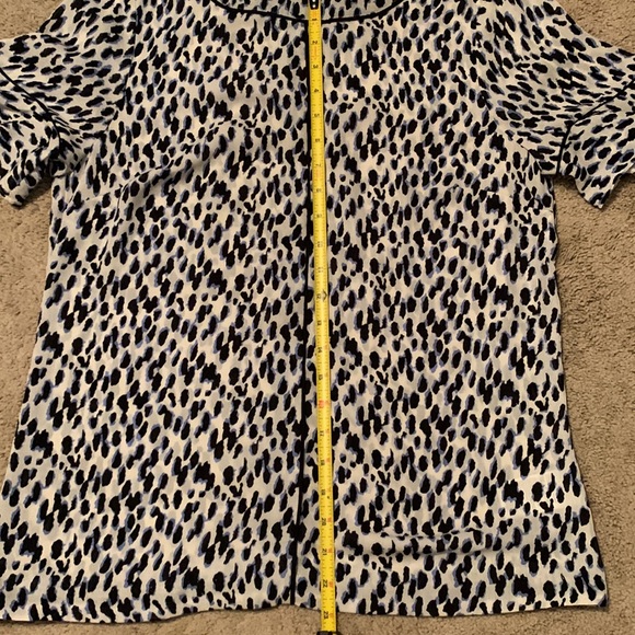 Banana Republic Animal Print Short Sleeve Ruffle Shirt. Size M. - Picture 11 of 15
